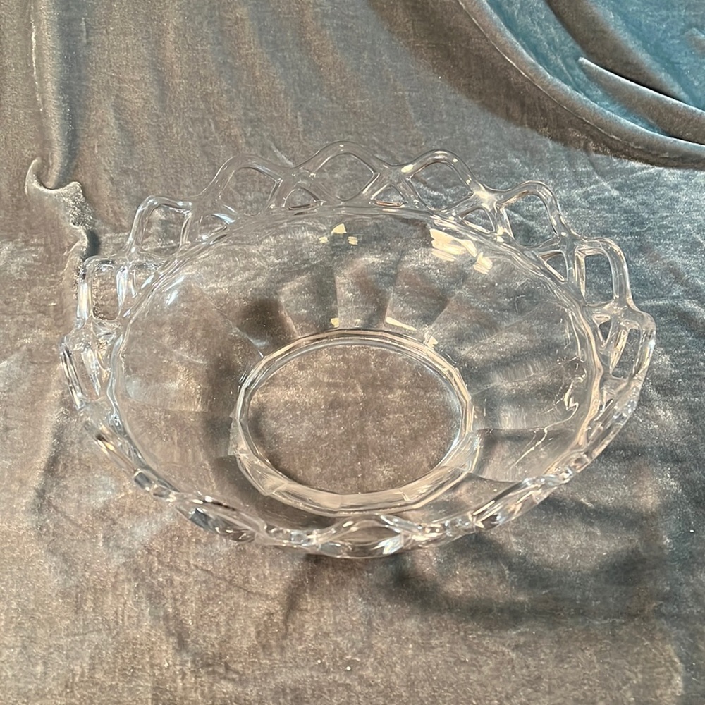 VTG Glass Bowl Basket Edge